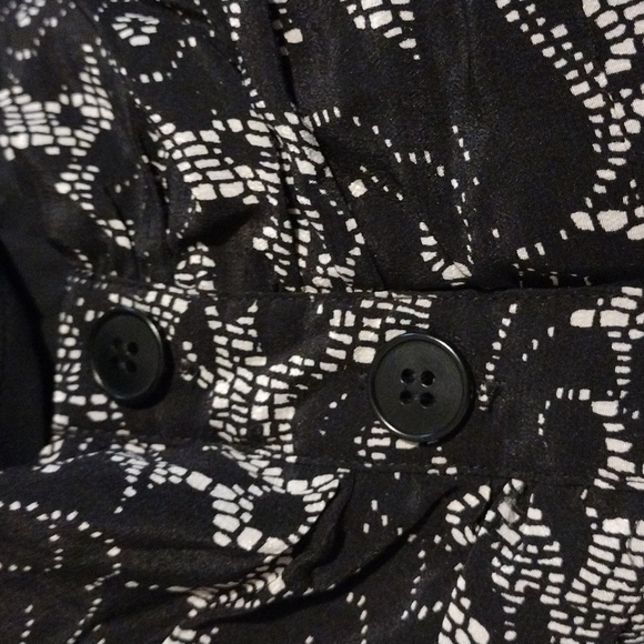 International Concepts INC Black lace print Silk halter top - Picture 3 of 5